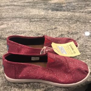 NWT TOMS Girls Sz 5 Pink Sparkle Classic Slip ons